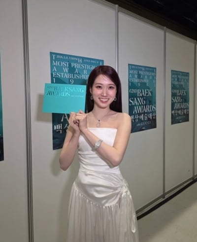 박은빈, '130억 완납' 차은우 손 잡더니…백상서 '올화이트' 드레스 핏 자랑 삼매경