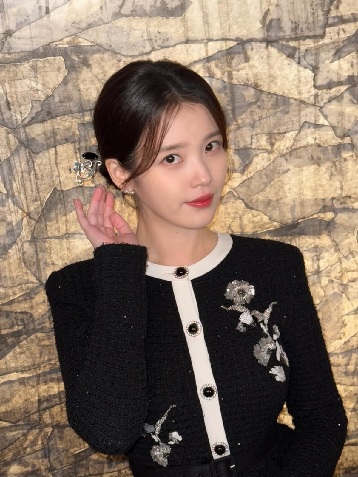 사진 =  아이유 인스타그램