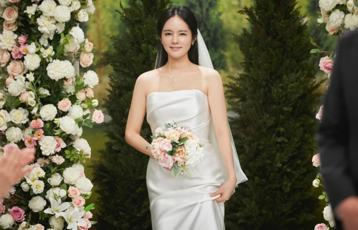 한가인이 웨딩드레스를 입었다./사진제공=쿠팡플레이