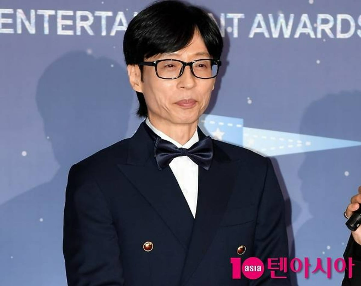 방송인 유재석이 시상식에 참석해 진행자의 질문을 듣고 있다. / 사진=텐아시아 DB