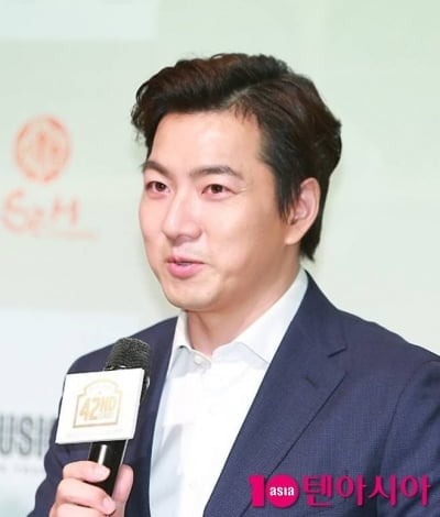 "선택 못 받고 있어요"…송일국, 취재진 앞 고백 한 달 만에 '영화 컴백'