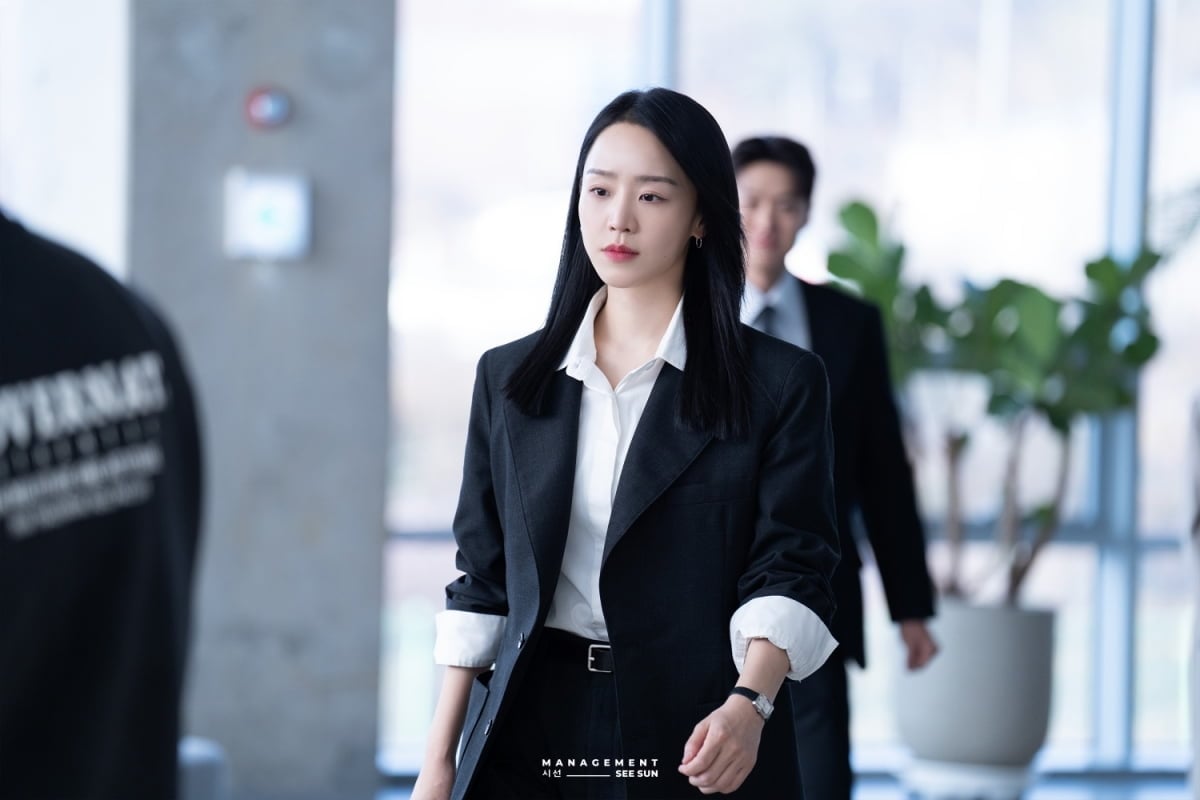 신혜선, 직장인 OOTD의 정석