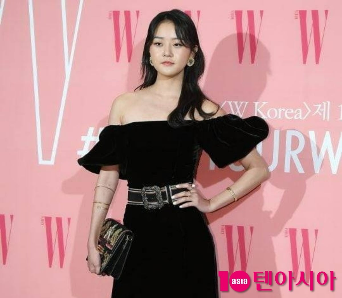 모델 겸 배우 강승현이 한 행사장에 참석해 취재진 앞에서 포즈를 취하고 있다. / 사진=텐아시아 DB