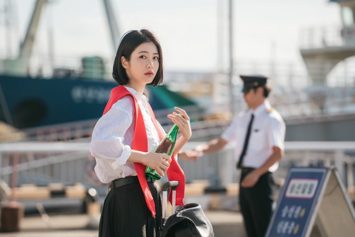 신예은이 당돌하고 다정한 간호사 '육하리'로 변신한다./사진제공=ENA