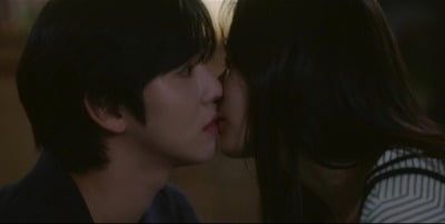 '오매진' 안효섭, ♥채원빈 기습 입맞춤에 '얼음'…드디어 터진 로맨스, 2%대 시청률 탈출할까