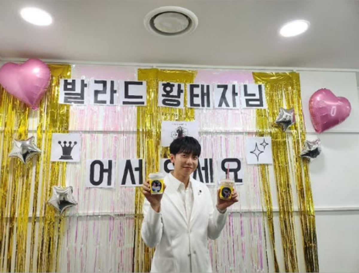 가수 겸 배우 이승기가 KBS2 '불후의 명곡' 대기실을 찾았다. / 사진=이승기 SNS