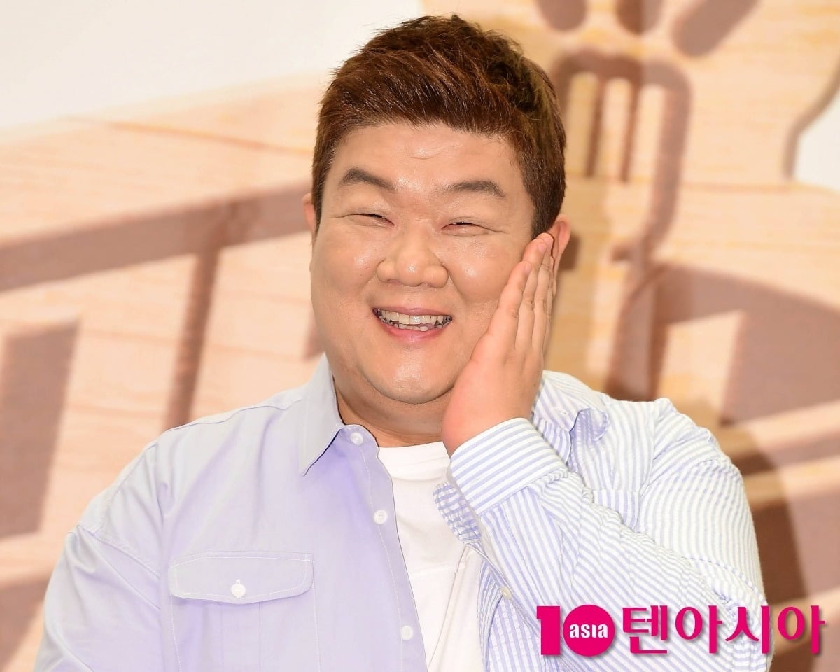 유민상이 포즈를 취하고 있다. / 사진=텐아시아DB