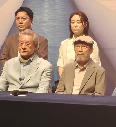 '90세' 신구, 취재진 질문에 "귀 잘 들리지 않는다"…박근형·원진아 도움 받아 ('베니스 상인')