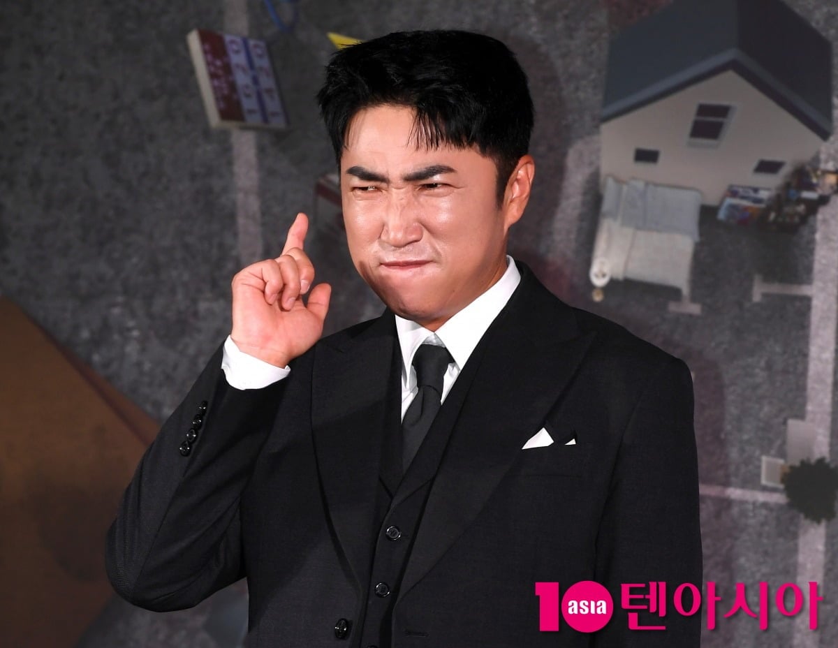 장동민이 공식 행사에 참석해 포즈를 취하고 있다. / 사진제공=텐아시아DB