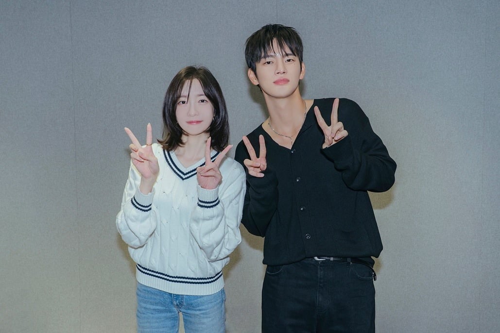 '내일도 출근!' 대본리딩 현장이 공개됐다. / 사진제공=tvN