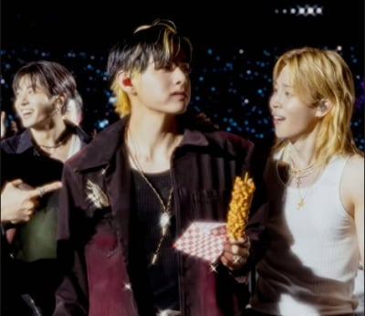 방탄소년단 뷔, 공연 도중 먹고 마시고…지민 표정 압권, 정국은 "형 좀 봐"