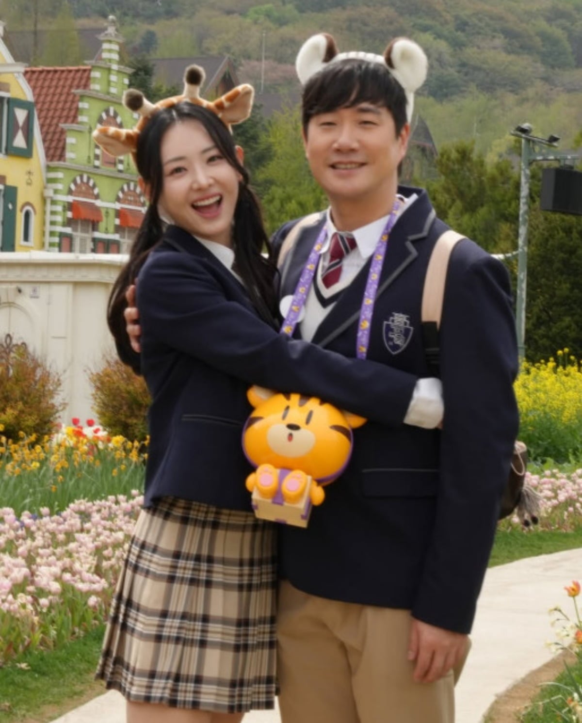 김다영과 배성재 아나운서가 놀이동산에서 데이트를 즐기고 있다. / 사진=김다영 SNS