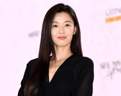 전지현, 11년 만에 스크린 '군체' 복귀…유재석과 '핑계고'로 호흡