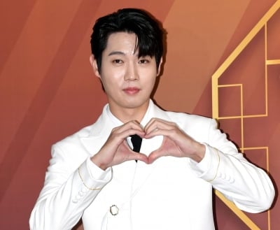 손태진, '더트롯쇼'로 MC 도전