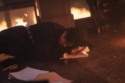 연기력 잡음 딛고 7.8→13.3% 시청률 고공행진 중인데…아이유, ♥변우석 위해 처절한 사투 ('대군부인')