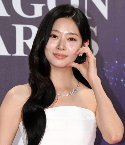 '아이즈원 출신' 김민주, 하이브 걸그룹 거절→문상민과 ♥호흡 앞두고…8년 만에 첫 단독 팬미팅