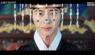 아이유가 살린 변우석, 결국 王 됐다...공승연 “내 아버지가 널 죽이려 해” (‘21세기대군부인’) [종합]
