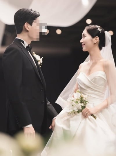 前 멤버 홍유경, 윤보미 결혼 이후 ♥비연예인 얼굴 공개…"남편은 몰라"