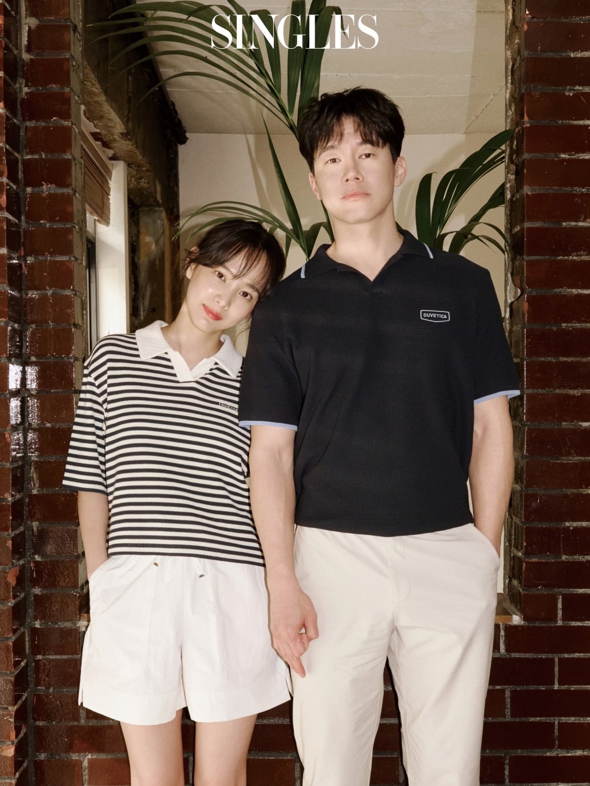 배우 김무열·윤승아 부부의 다정한 분위기가 담긴 커플 화보가 공개됐다./사진제공=싱글즈