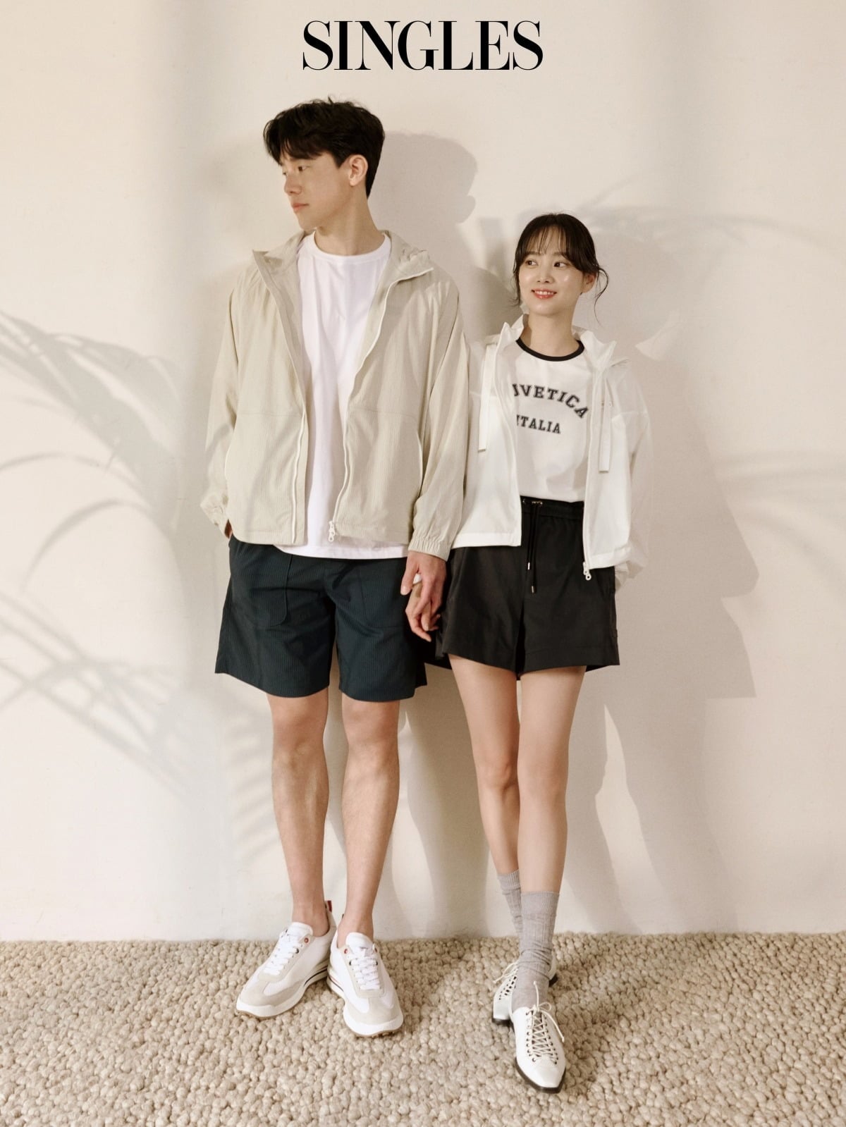 배우 김무열·윤승아 부부의 다정한 분위기가 담긴 커플 화보가 공개됐다./사진제공=싱글즈