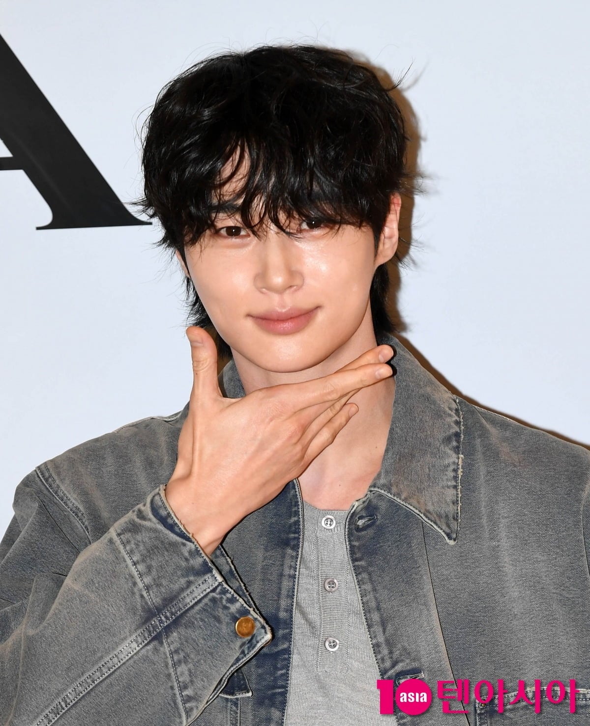 배우 변우석이 공식 행사에 참석해 포즈를 취하고 있다./사진=텐아시아DB