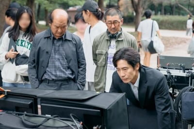 '역사 왜곡 논란 사과' 아이유♥변우석은 퇴장했다…'오십프로' 감독 "좋은 인연으로 위기 극복"