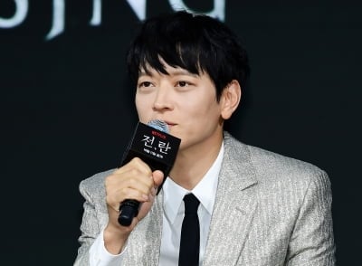강동원, 도대체 출연료 얼마나 받은 거야…45세에 대역 안 쓰고 헤드스핀 "쉽지 않더라" ('와일드씽')