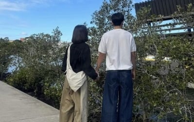 '최정훈♥' 한지민, 호주서 다른 남성과 포착…알고 보니 친조카