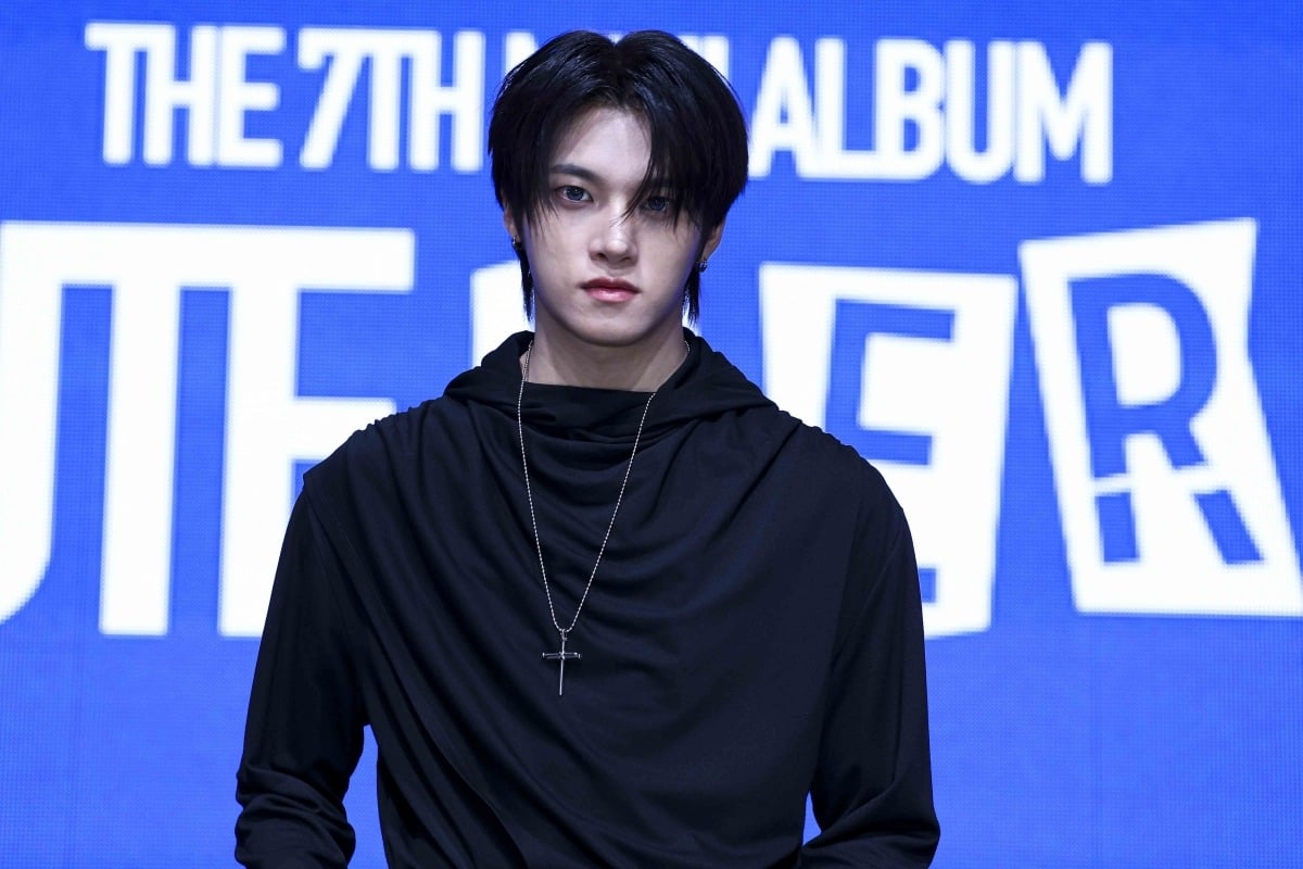 그룹 싸이커스 준민이 일곱 번째 미니 앨범 '루트 제로 : 디 오라(ROUTE ZERO : The ORA)' 발매 기념 미디어 쇼케이스에서 포즈를 취하고 있다./ 사진제공=KQ엔터테인먼트
