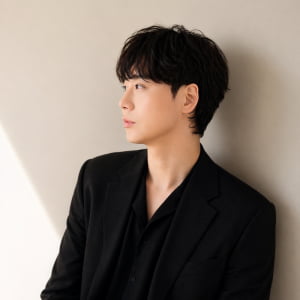 산호, '꿈 많은 노총각'으로 데뷔…늦깎이 아티스트의 진솔한 첫걸음