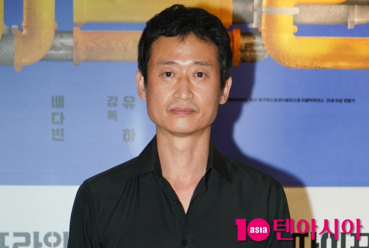 배우 유승목이 취재진 앞에 섰다. / 사진=텐아시아DB