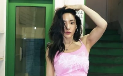 '46세' 바다, 카리나인 줄…20대 뺨치는 탄탄 '11자 복근'에 입이 떡