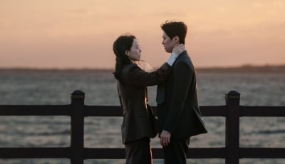 4화 만에 파격 키스신 보여주더니…신혜선♥공명, 미공개 사진 풀렸다 "본격 로맨스 시작" ('은밀한')