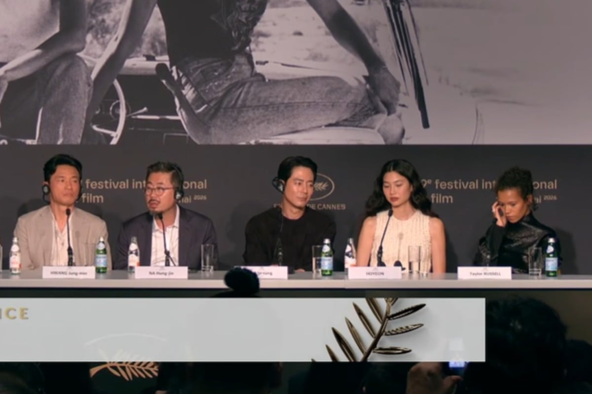 한 외신 기자의 무례한 발언에 배우들의 표정이 굳어졌다. / 사진='Festival de Cannes' 유튜브 캡쳐