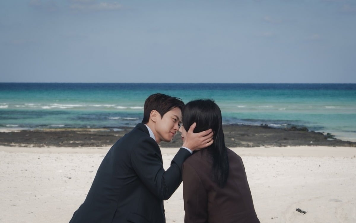'은밀한 감사' 측이 9회 방송을 앞두고 공명, 신혜선의 사진을 공개했다. / 사진제공=tvN