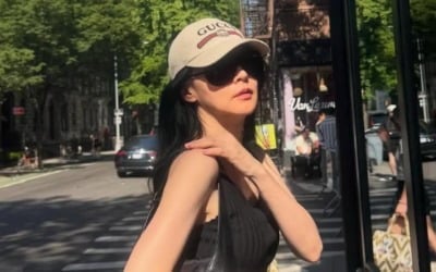 '55세' 이영애, 변함없는 미모 근황…뉴욕 거리에서 여유로운 산책 포착