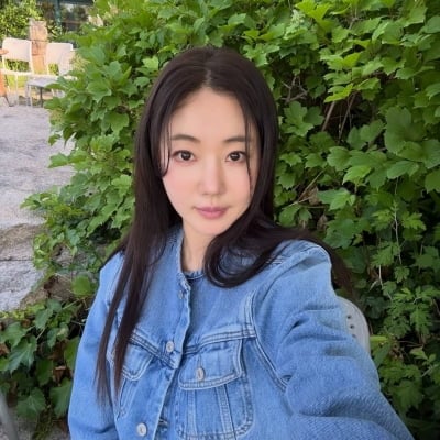 '48세 미혼' 김사랑, 173cm·49kg라더니 볼살은 통통하네…매끈한 반전 각선미
