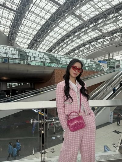 '이도현♥' 임지연, 5살 연하 남친 반할 만하네…와이드 팬츠 뚫고 나온 슬림핏 몸매