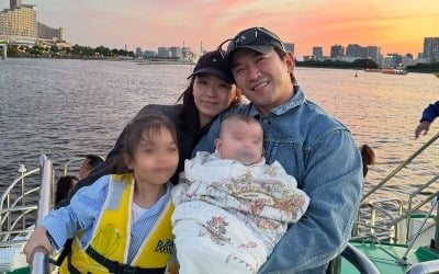 이민우♥이아미, 친양자 첫째+1살 둘째와 가족 사진 공개…네 식구 "첫 가족여행"