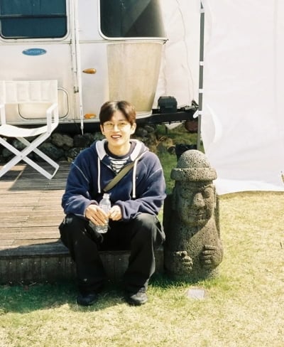 '36세' 김민석, 동갑내기 미모의 여배우와 투샷 공개…"꼬봉입니다" 재치 만점