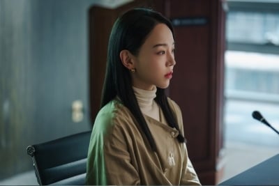신혜선, 불명예 위기 처했다…임원회의 소환, 방패막이는 공명인가 ('은밀한 감사')