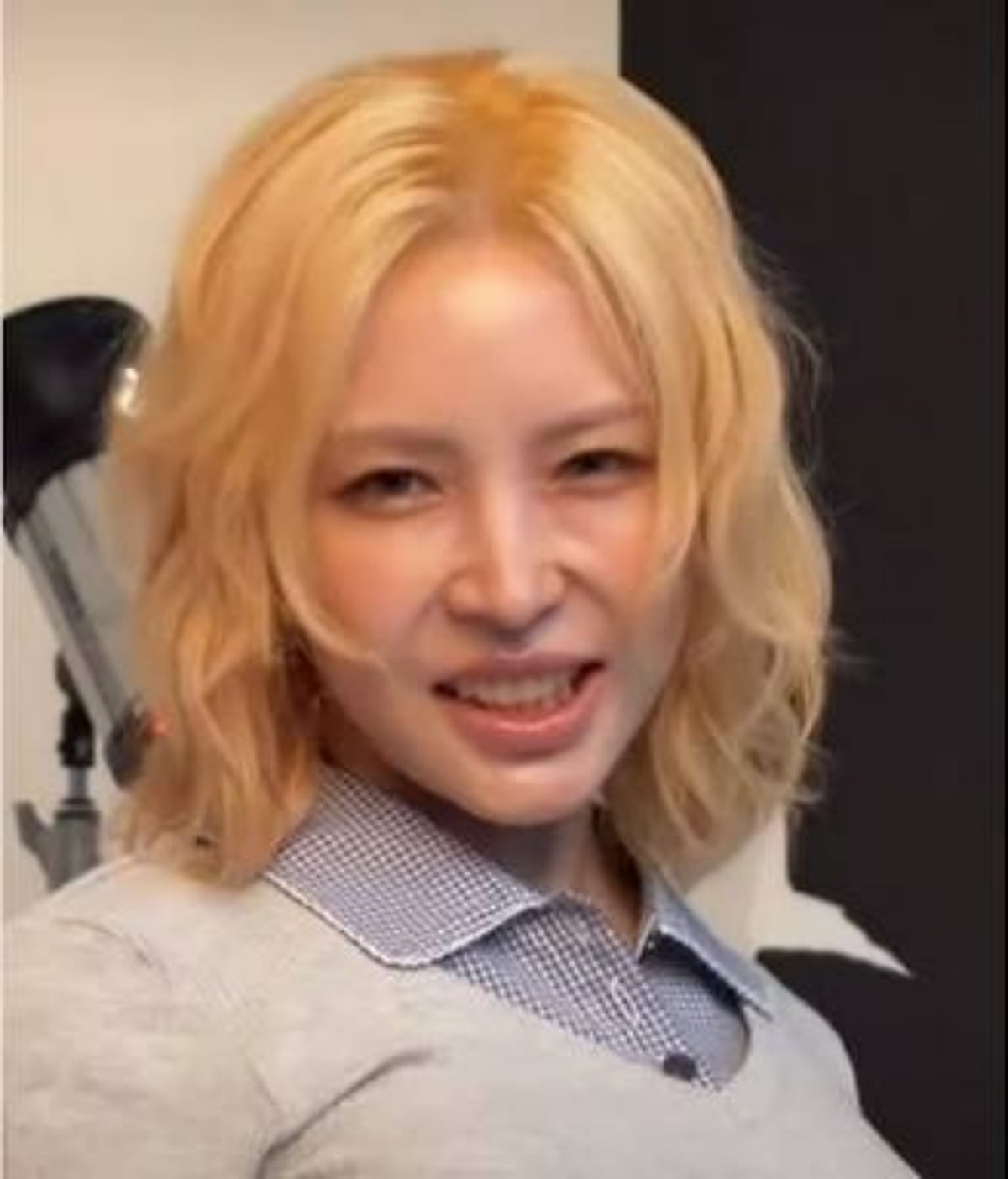 가수 보아가 익살스러운 표정을 짓고 있는 모습. / 사진=보아 SNS