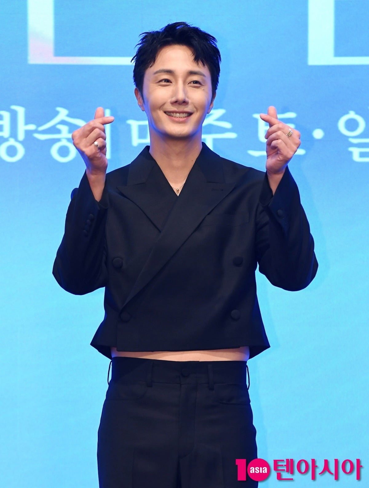 정일우(38)가 데뷔 20주년 아시아 투어의 일환으로 진행한 중국 항저우 팬 미팅을 성황리에 마쳤다./사진=텐아시아DB