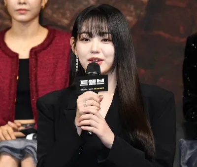 '재결합 불참' 강미나, 아이오아이 불화설에 입 열었다…"피곤하게들 산다"