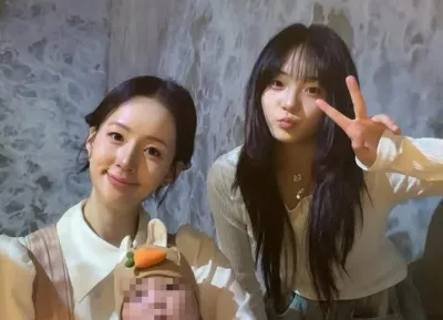'9살 연하' KCM 아내, 오해 부르는 투샷…자매 아니고 '모녀'