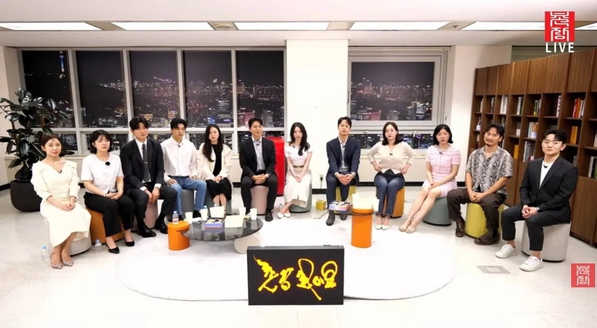 '나는 솔로' 31기 종영 기념으로 진행한 라이브 방송의 모습이다. / 사진='촌장엔터테인먼트tv' 유튜브 영상 캡처