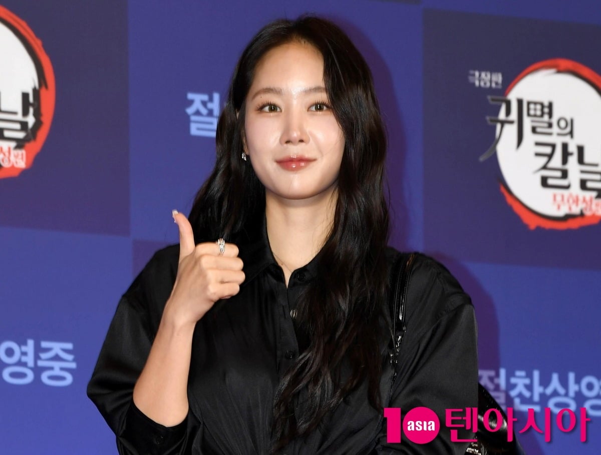 가수 소유가 공식 행사에서 포즈를 취하고 있다. / 사진=텐아시아 DB 