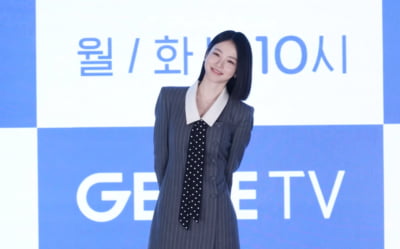 국내에는 출시되지 않았는데…신예은, 명품 미니 드레스로 도회적인 느낌
