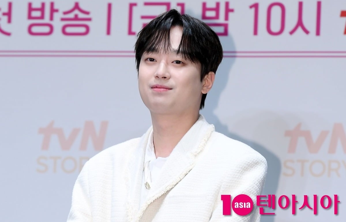 가수 이찬원이 취재진 앞에 섰다. / 사진=텐아시아DB
