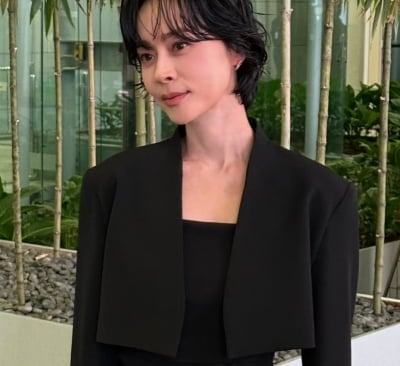 '51세' 우희진, 짧은 머리도 찰떡이네…여심 홀리는 '잘생쁨' 비주얼